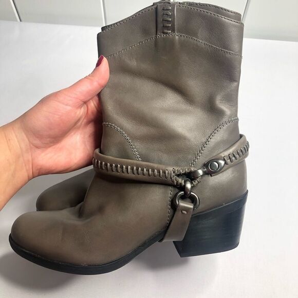 B MAKOWSKY Husdon Gray Leather Harness Western Boots - Picture 5 of 8